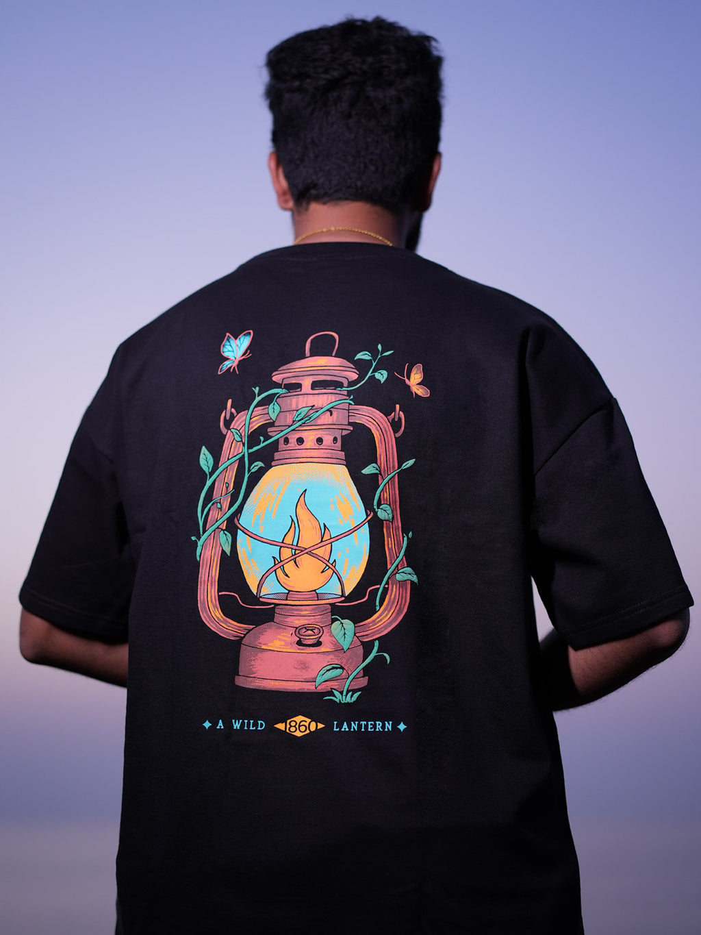 Classic Wild Lantern – Oversized T-Shirt (Black)